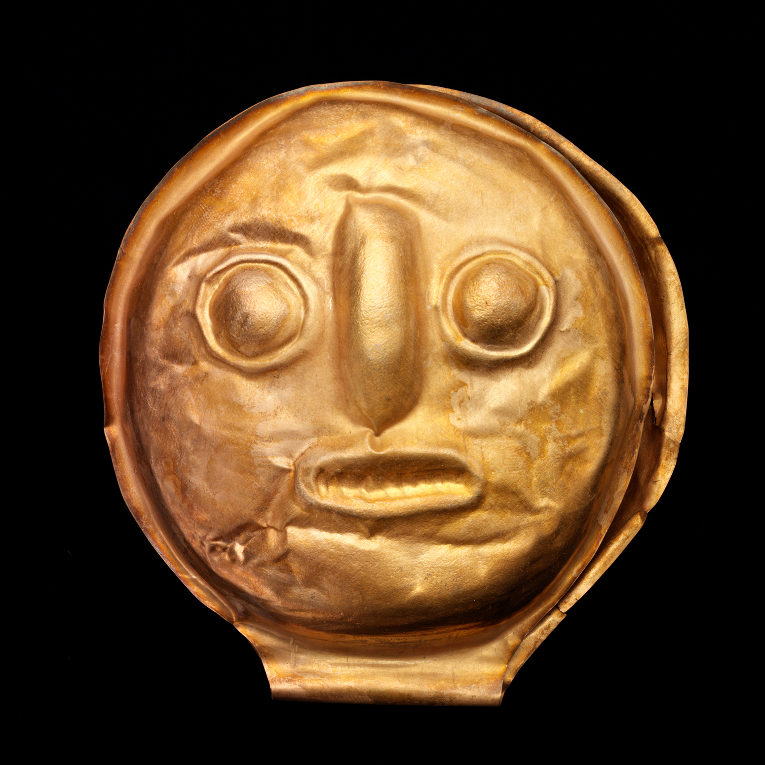 A simply rendered face on a gold circle